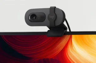 Webcam Full HD Logitech Brio 100 com Microfone Integrado, vale a pena