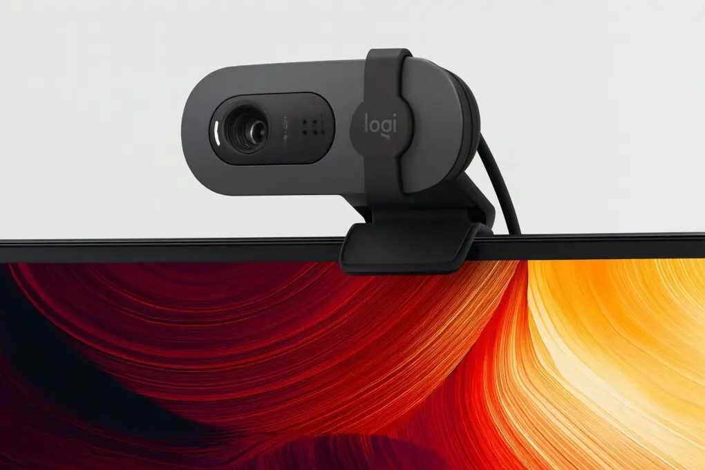 Webcam Full HD Logitech Brio 100 com Microfone Integrado, vale a pena
